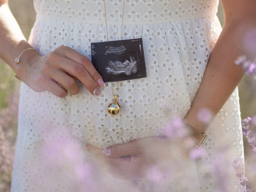 Séance photo famille, couple, grossesse et naissance dans la loire